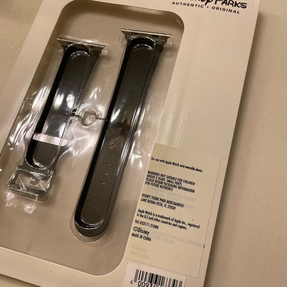 Disneyland D-TECH Compatible with Apple Watch wrist wearable device 42mm or 44mm - Picture 5 of 5